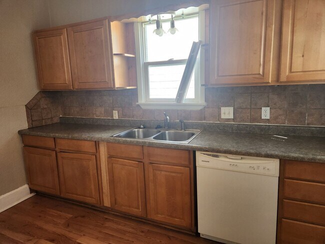 Building Photo - 2 BR/1 BA home