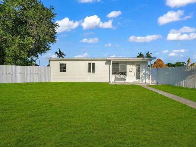 Building Photo - 4721 SW 108th Ave