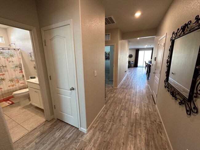 Building Photo - Beautiful 3 Bedroom, 2 Bath Home With SOLA...