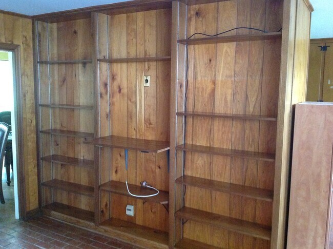 Foto del edificio - 866 W Lakeview Dr