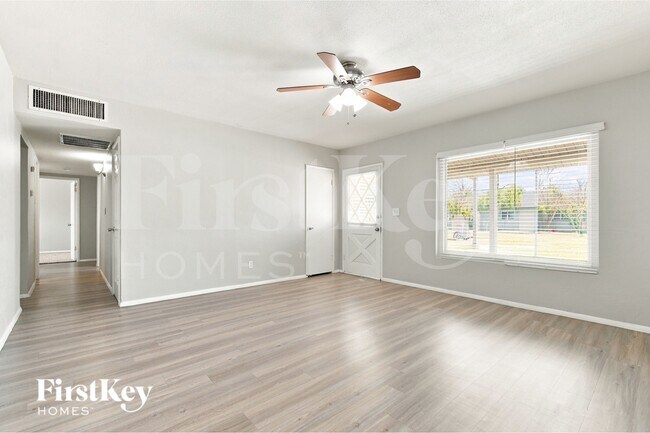 Foto del edificio - 1439 W 7th St
