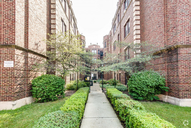 Building Photo - 5331 S Dorchester Ave