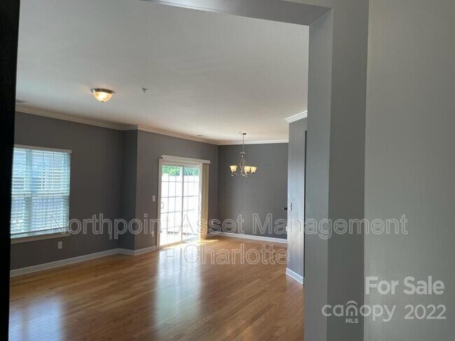 Building Photo - 14639 Juventus St