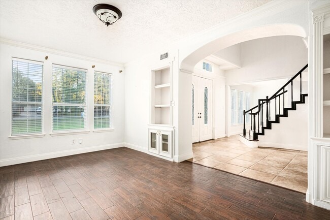 Building Photo - 32726 Riverwood Dr
