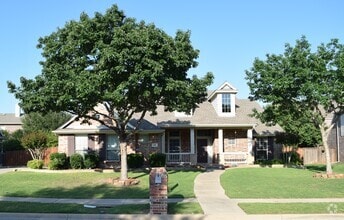 Building Photo - 604 Peacock Dr