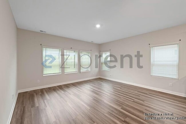 Building Photo - Unit