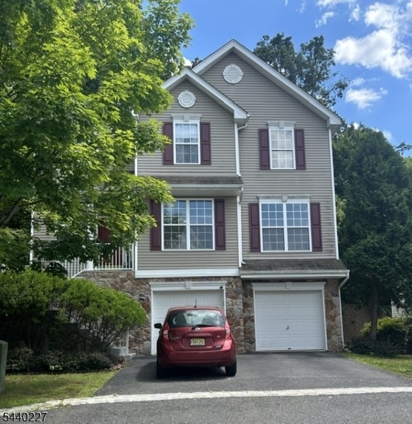 Building Photo - 310 Winding Hill Dr