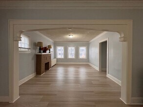 Building Photo - 1429 Knox Ave N