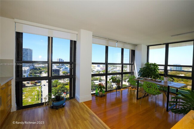Foto del edificio - 600 NE 36th St