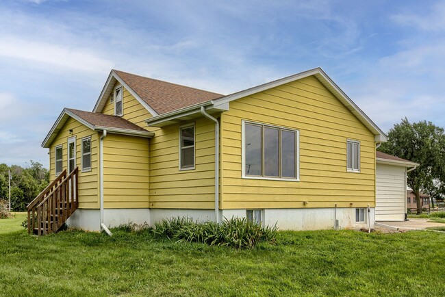 Building Photo - Charming 2 Bedroom In Fremont!!