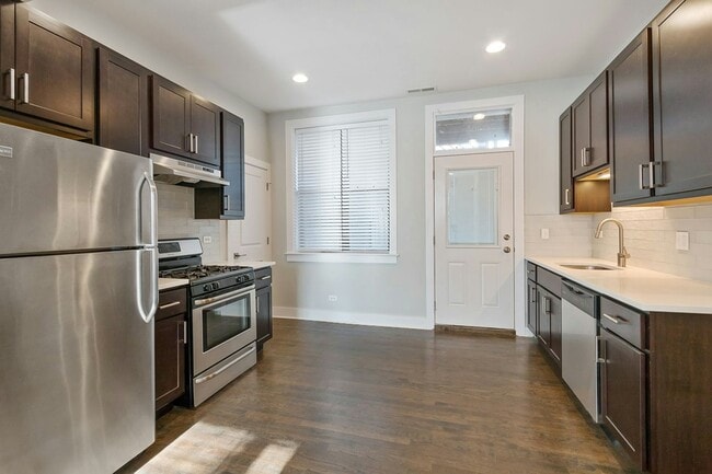 Photo - 1944 W Nelson St Apartment