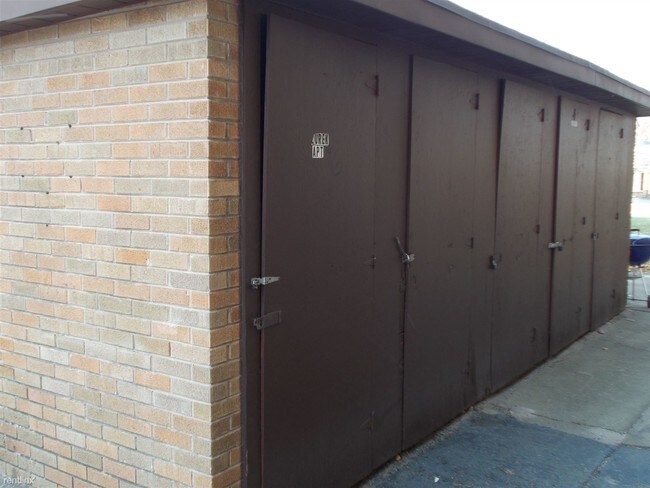 Building Photo - 8948 White Oak Ave