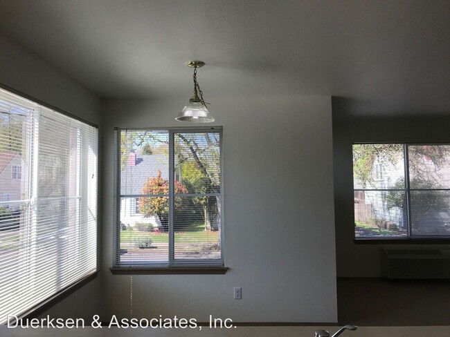 Building Photo - 2930-2960 NW Tyler Ave