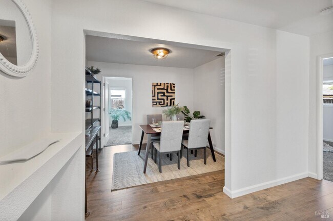 Building Photo - 372 Acacia St