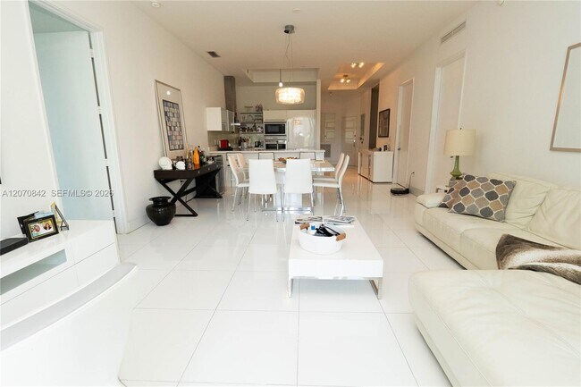 Foto del edificio - 150 Sunny Isles Blvd