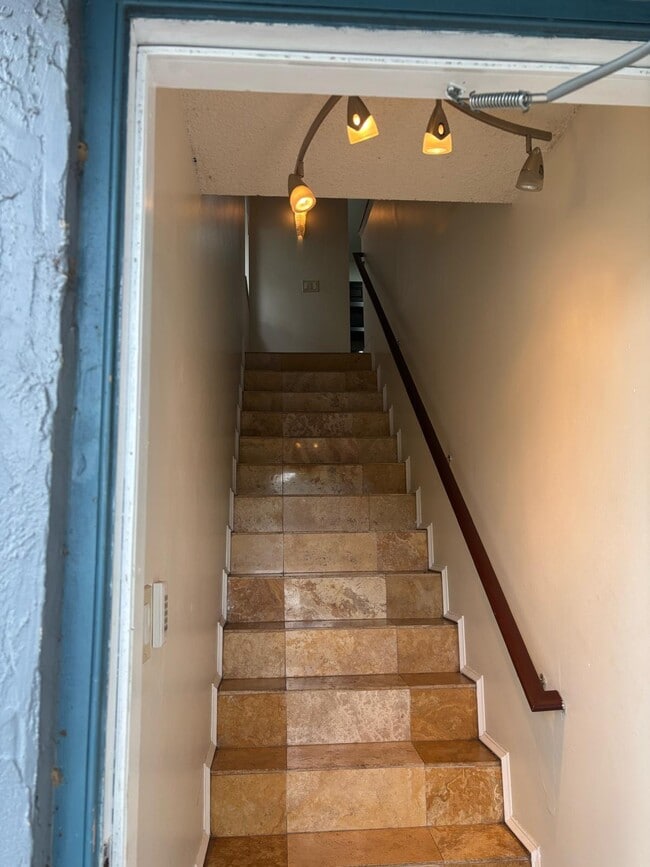Building Photo - 2741 S Oakland Forest Dr