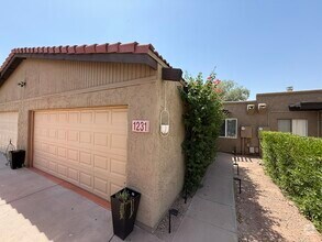 Building Photo - 1231 E Bluebell Ln