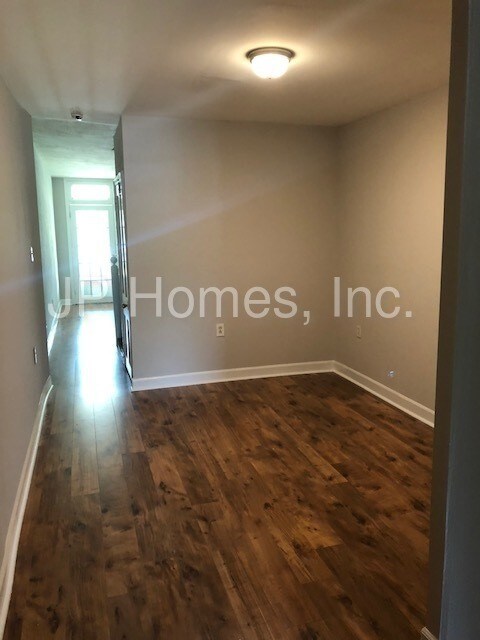 Building Photo - 610 N Cannon Ave