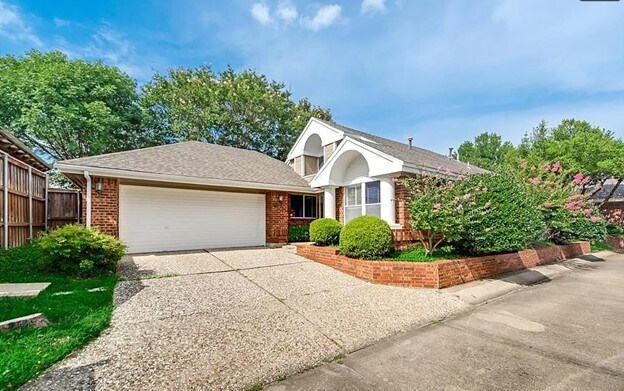 Foto principal - 9809 Lakewood Ct