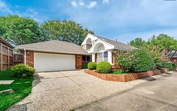 Building Photo - 9809 Lakewood Ct