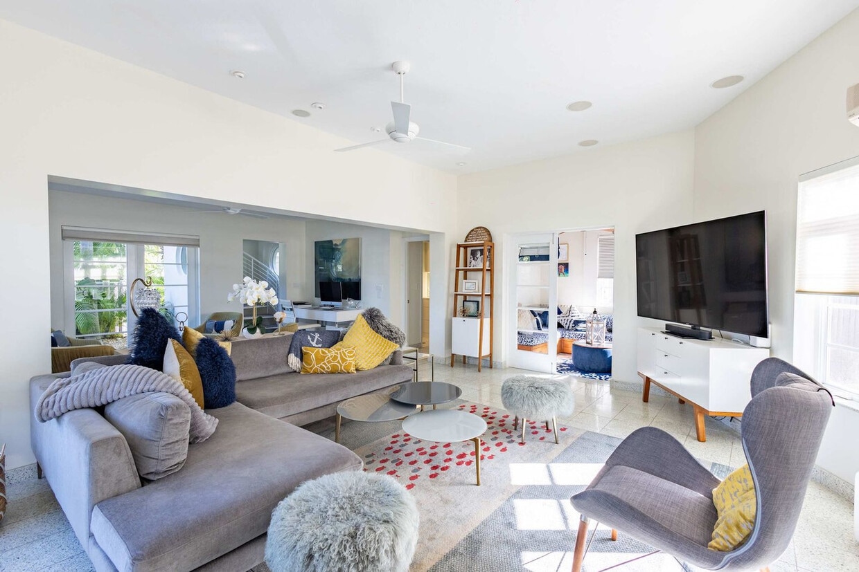 Primary Photo - 2026 Seidenberg Ave