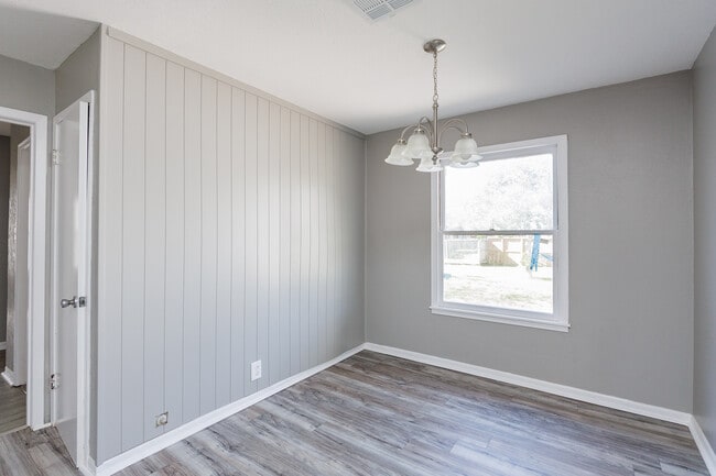 Building Photo - 1025 Whitaker Dr