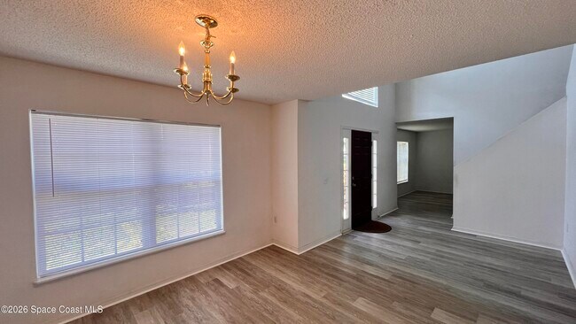 Foto del edificio - 1727 Valcourt St NW