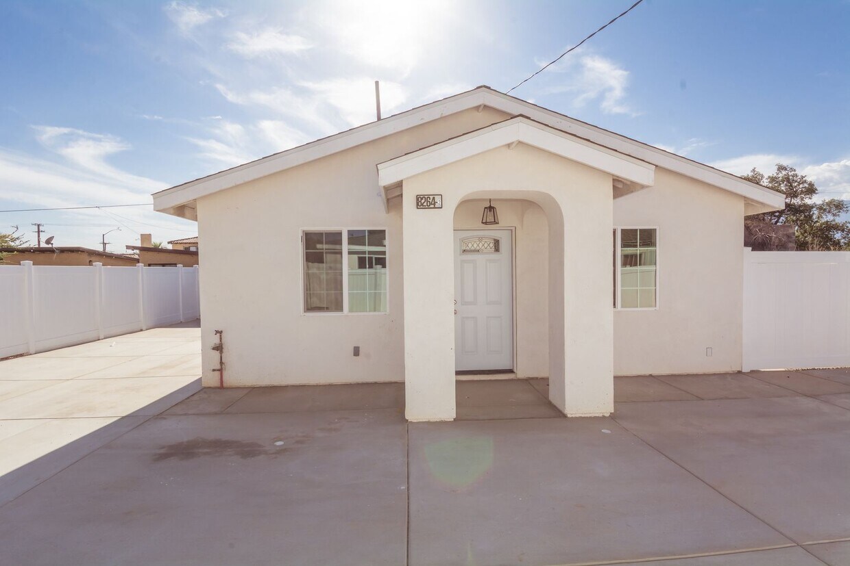 Foto principal - 8264 Bennett Avenue