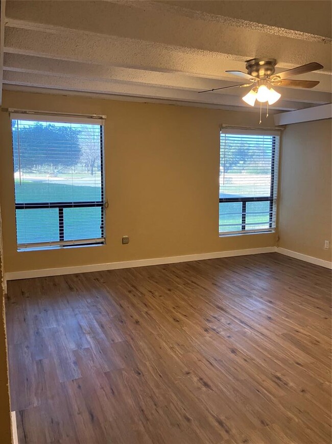Building Photo - 5806 Circulo Dr