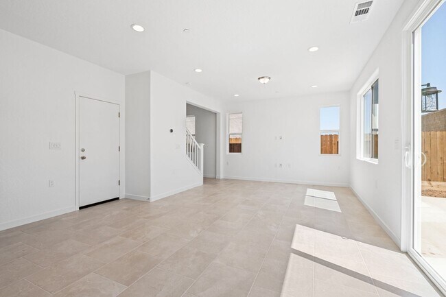 Foto del edificio - Brand New 3 Bedroom Home with Solar!
