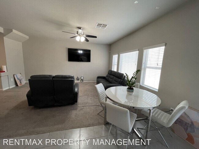 Foto del edificio - 5 br, 3.5 bath House - 7066 S BRONCO ST