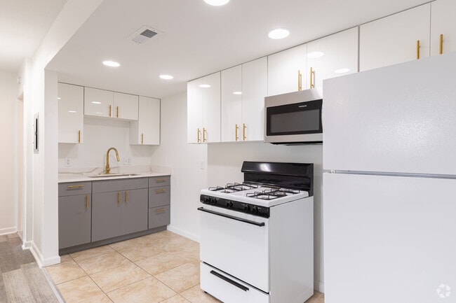 Interior Photo - 320 Grafton Ave