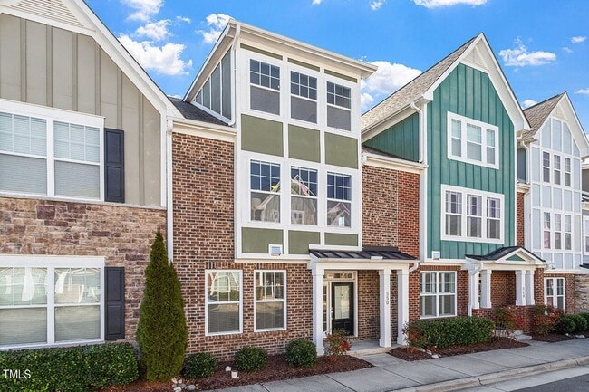Building Photo - 550 Balsam Fir Dr