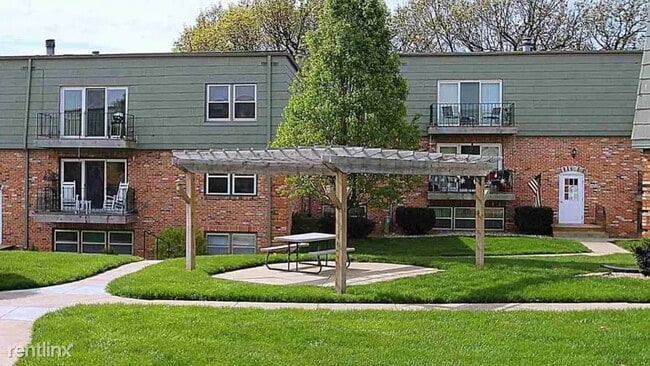 Building Photo - 3 br, 2 bath Condo - 12723 Woodcrest Plz 2...
