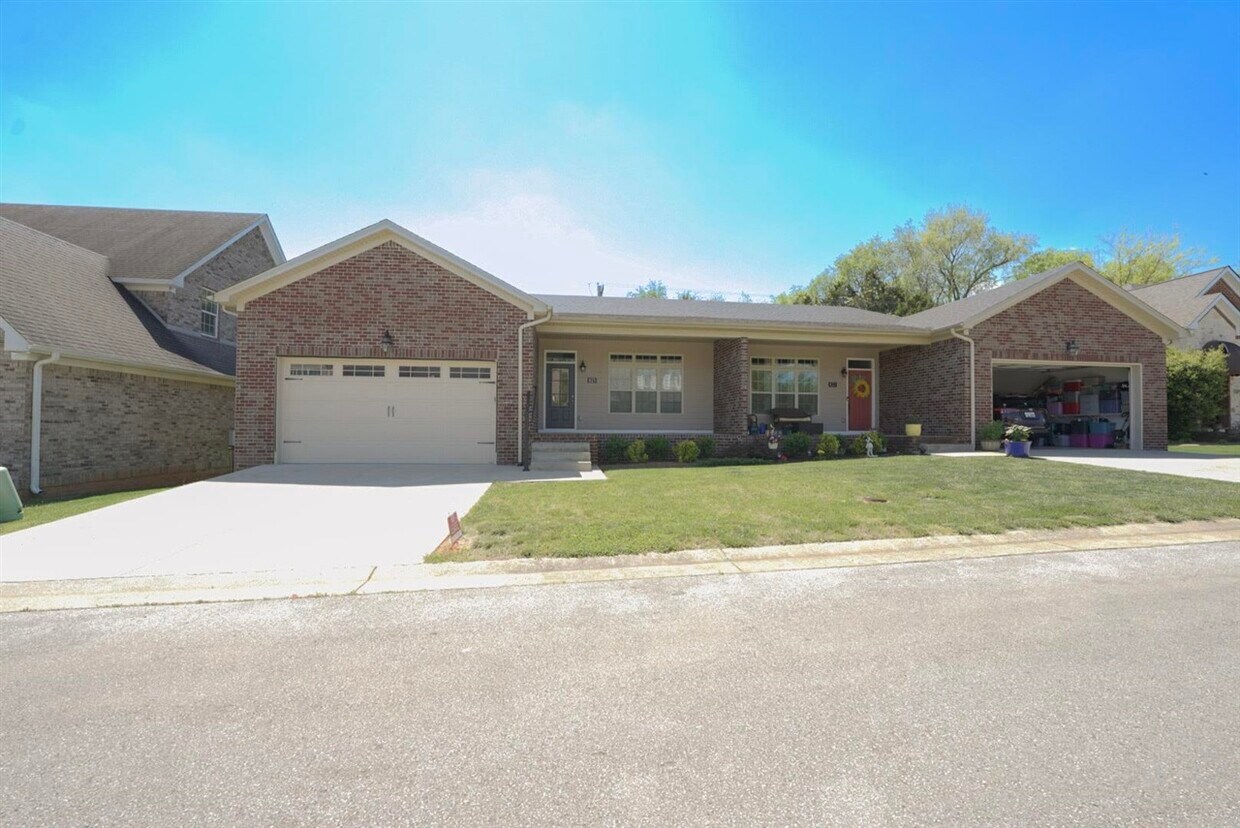 Primary Photo - 825 Denzil Ave
