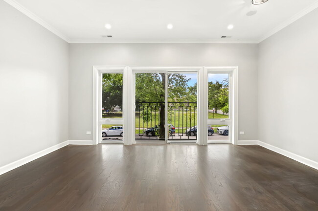 Building Photo - 4605 S Langley Ave