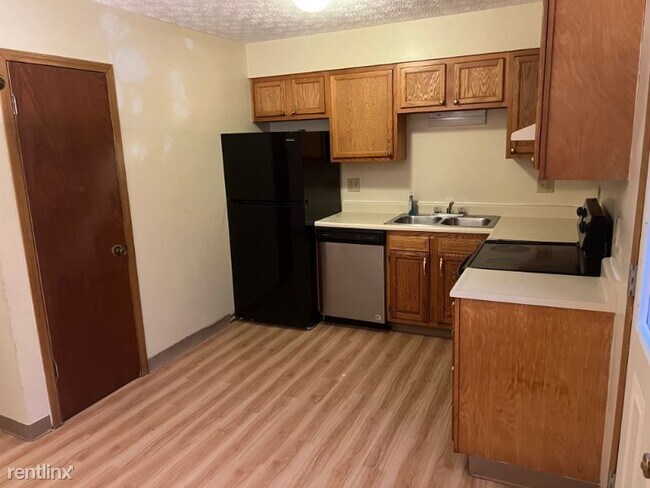 Building Photo - 2 br, 1.5 bath Townhome - 3052 sawdust lane