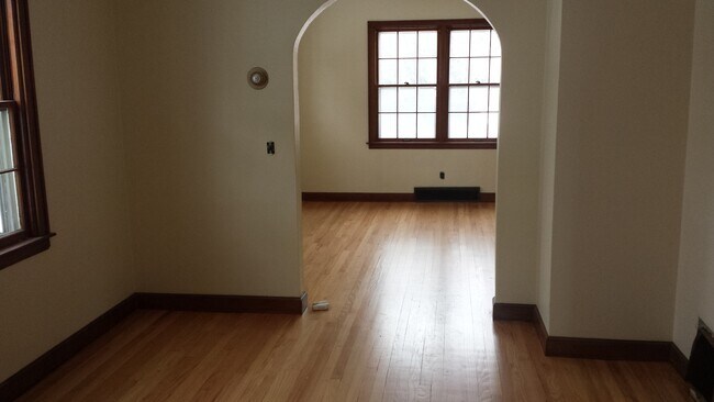 Building Photo - 4233 Doncaster Dr