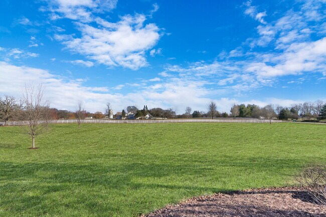 Foto del edificio - 37274 N Black Velvet Ln