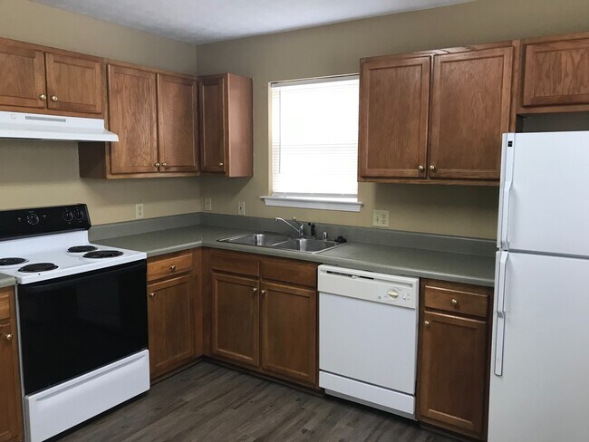 Foto del edificio - Spacious 3 bedroom, 2 bathroom home near R...