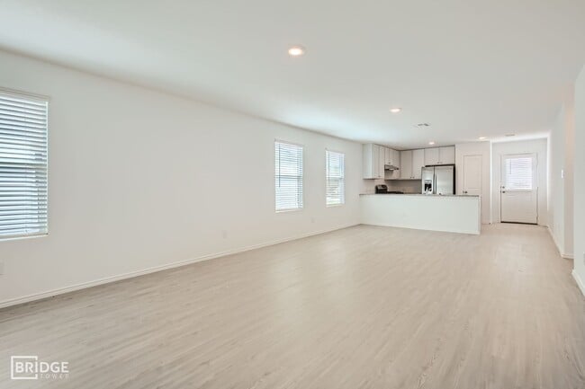 Building Photo - 2403 Lake Hls