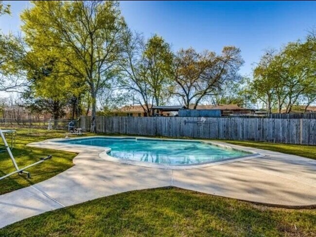 Building Photo - 7120 Sorenson Cir