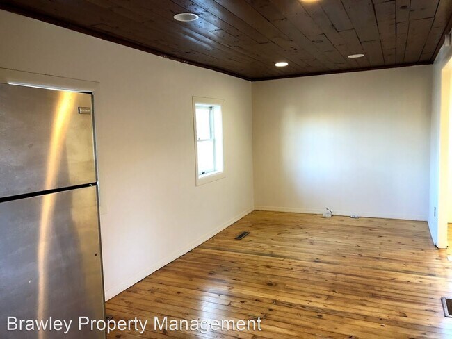 Foto del edificio - Studio, 1 bath House - 308.5 S. Madison St