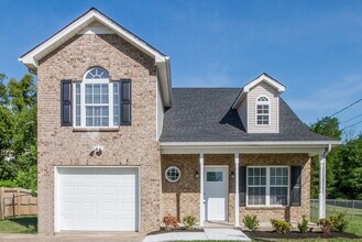 Building Photo - 636 Zellwood Dr