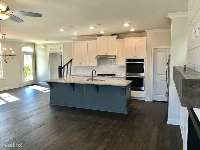 Building Photo - 4 br, 3.5 bath House - 570 Turlington Place