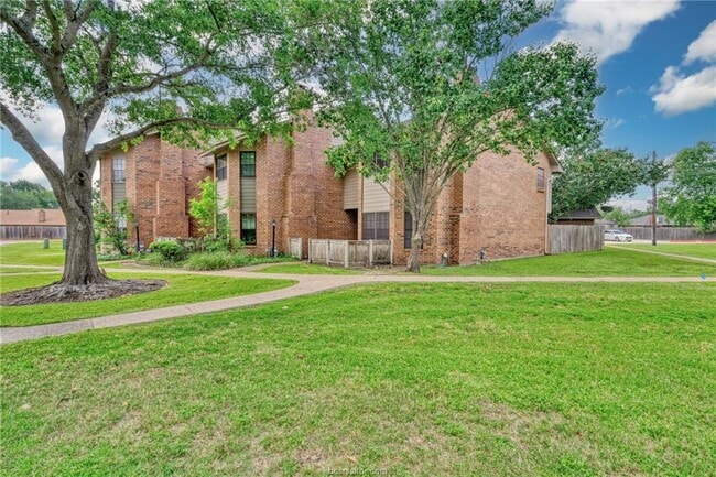 Foto del edificio - 2400 Longmire Dr