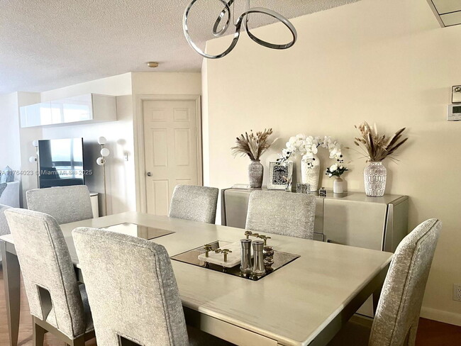 Foto del edificio - 3530 Mystic Pointe Dr