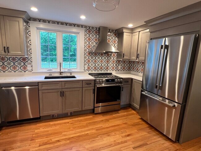 Foto del edificio - 243 Dudley Rd