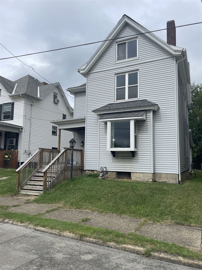 Building Photo - 4 br, 2 bath House - 482 East Washington S...