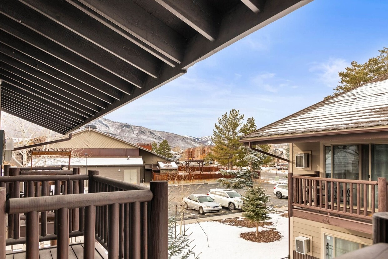 Primary Photo - Modern Studio Home in Desirable Prospector...